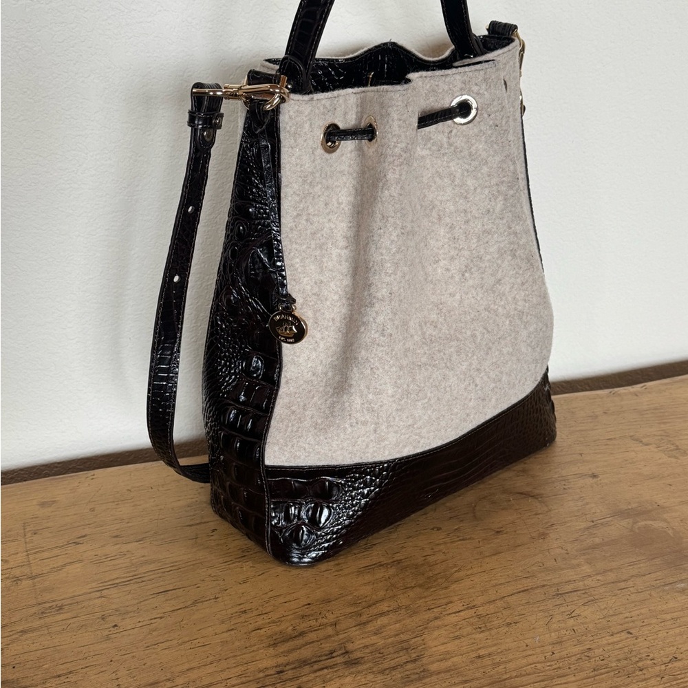 Brahmin Marlowe Bucket Bag. Unique Off White Wool and Dark Brown Crock. - Picture 3 of 15